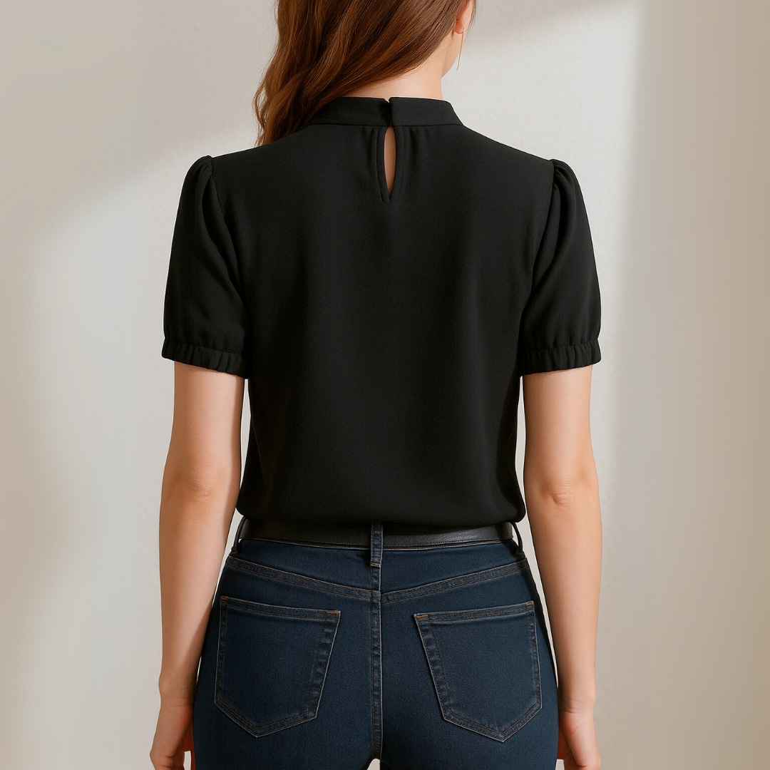 Inge | Svart plisserad blus med delade ärmar