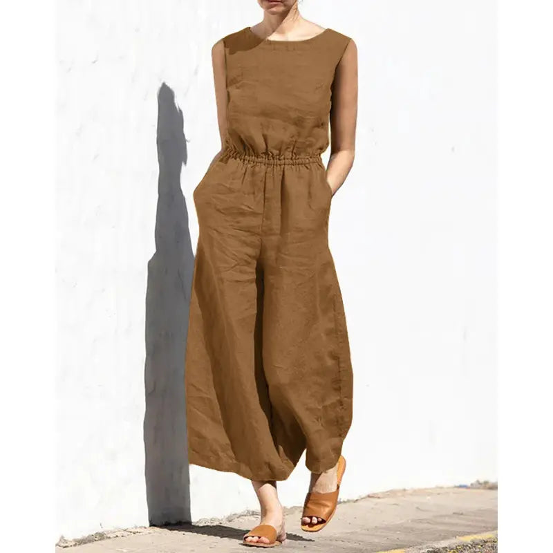 Beatrice | Avslappnad ärmlös jumpsuit med resår i midjan och fickor