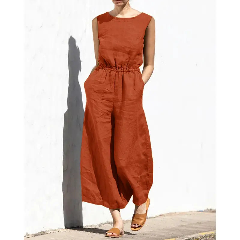 Beatrice | Avslappnad ärmlös jumpsuit med resår i midjan och fickor