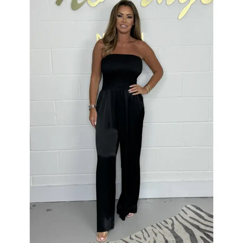 Kjersti | Trendig axelbandslös jumpsuit med vida ben