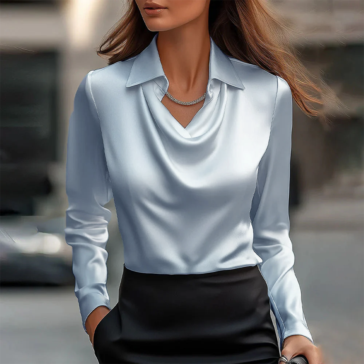 Joyce | Elegant satinblus med V-ringning